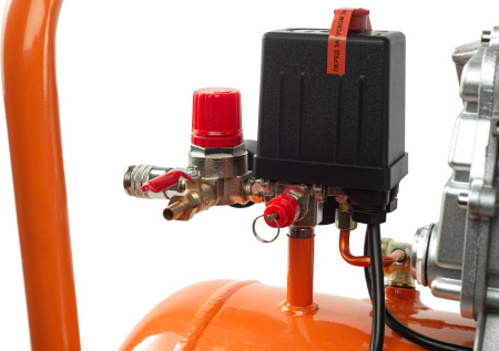 Компрессор поршневой Вихрь КМП-300/50 масляный 300л/мин 50л 2000Вт оранжевый/черный