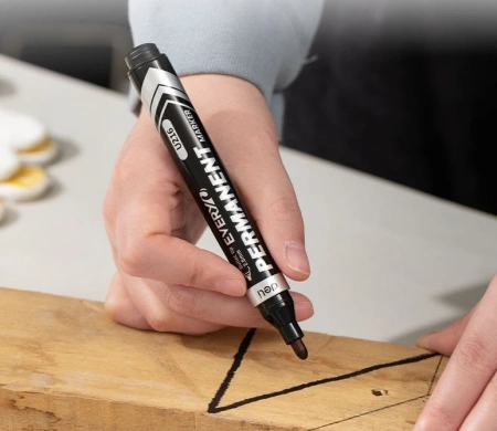 Маркер перманентный Deli EU216-BK Everyu круг. пулевидный пиш. наконечник 2.5мм заправляемый черный