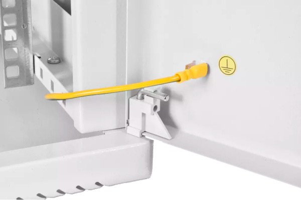 Шкаф коммутационный ЦМО (ШРН-М-9.650.1) настенный 9U 600x650мм пер.дв.металл направл.под закл.гайки 50кг серый 581мм 22кг 180град. 480мм IP20 сталь