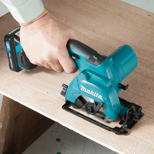 Циркулярная пила (дисковая) Makita HS301DWAE (ручная)