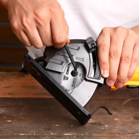 Циркулярная пила (дисковая) Deko CSDK-900 900Вт (ручная) D диска.:85мм (085-1154)