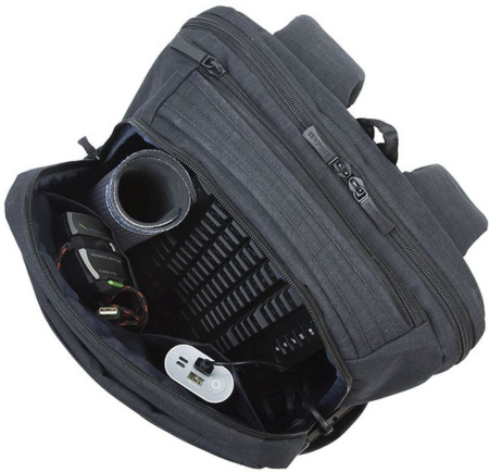 Рюкзак для ноутбука 17.3" Riva 8365 черный полиэстер