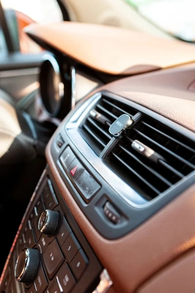 Держатель Wiiix HT-413Tmg-CHARM-B магнитный черный для смартфонов