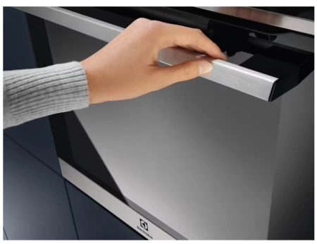 Духовой шкаф Электрический Electrolux EOE8P39WX черный/нержавеющая сталь