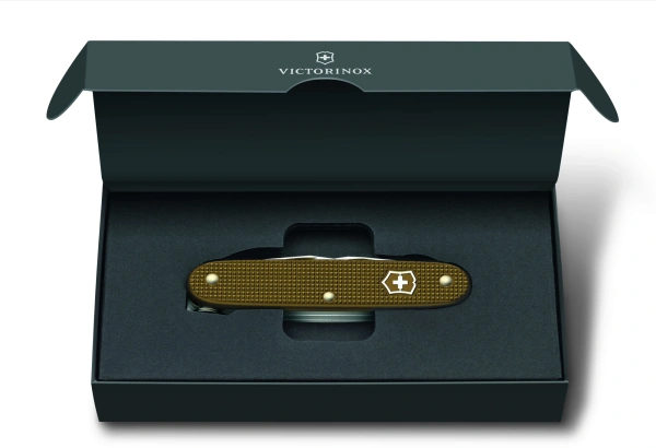 Нож перочинный Victorinox Pioneer X Alox LE 2024 (0.8231.L24) 93мм 9функц. коричневый без чехла пода