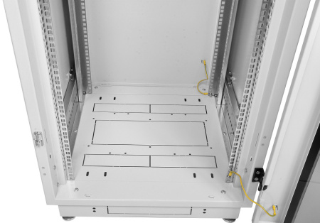 Шкаф коммутационный ЦМО (ШТК-М-33.6.8-3ААА) напольный 33U 600x800мм пер.дв.стал.лист задн.дв.стал.лист 2 бок.пан. направл.под закл.гайки 450кг белый 655мм 90.09кг 180град. 1625мм IP20 сталь