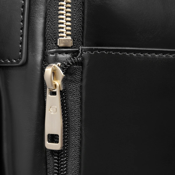 Рюкзак женский Piquadro Blue Square CA6678B2/N черный кожа