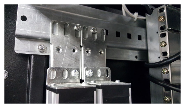 Блок распределения питания Rem R-16-10S-10C19-A-1420-3 верт.размещ. 10xSchuko 10xC19 базовые 16A Schuko 1.5м