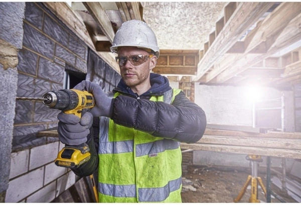 Дрель-шуруповерт DeWalt DCD716D2-KS аккум. патрон:быстрозажимной (кейс в комплекте)