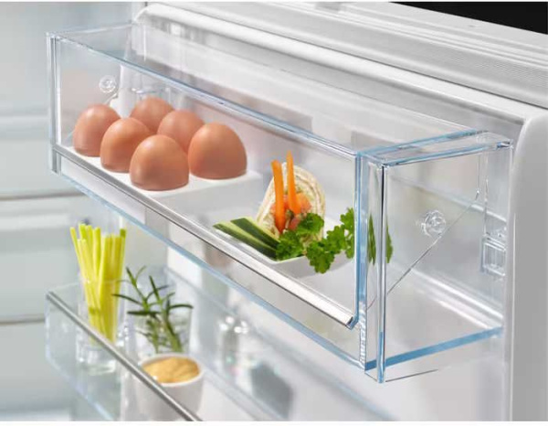 Холодильник Electrolux LNG7TE18S двухкамерный