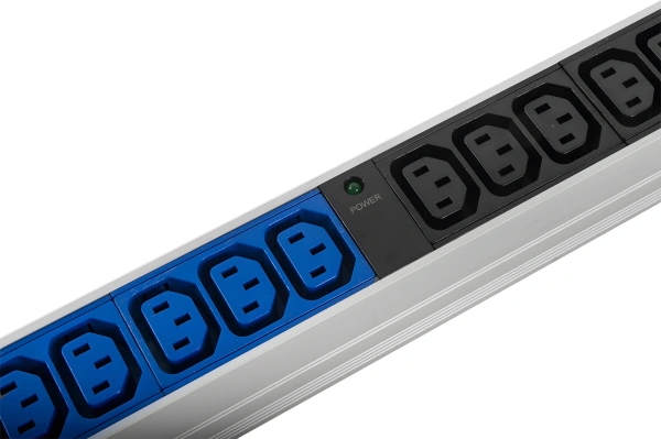 Блок распределения питания Rem R-32-12C13-I-440-K гор.размещ. 12xC13 базовые 32A без вилки