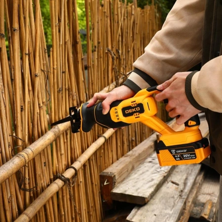 Сабельная пила Deko DKRS20 20Вт аккум. 2800ход/мин (085-1126)