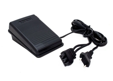 Швейная машина Singer Studio 15 белый