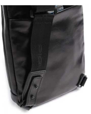 Рюкзак слинг Piquadro Blue Square Revamp CA5577B2V/N черный кожа