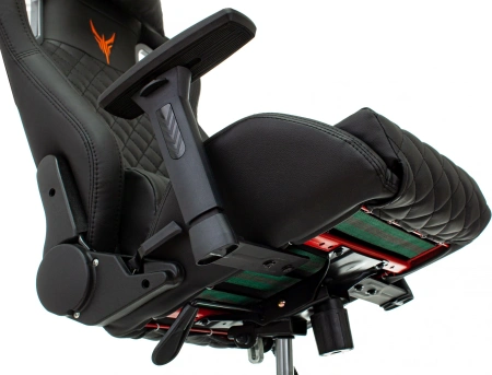 Кресло игровое Knight Outrider черный ромбик эко.кожа с подголов. крестов. металл