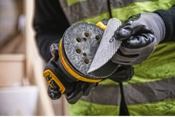 Эксцентр.шлифмашина DeWalt DCW210N аккум.