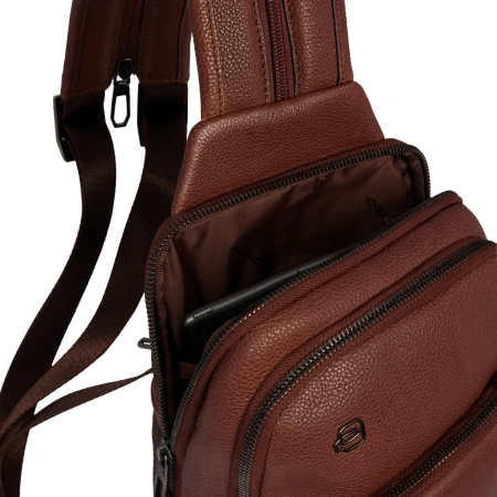 Рюкзак слинг мужской Piquadro Cronus CA6686S134/M коричневый кожа