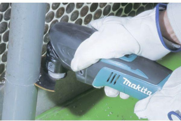 Многофункциональный инструмент Makita DTM50Z синий