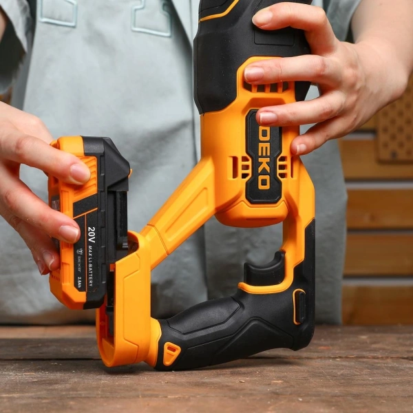 Сабельная пила Deko DKRS20 20Вт аккум. 2800ход/мин (085-1127)