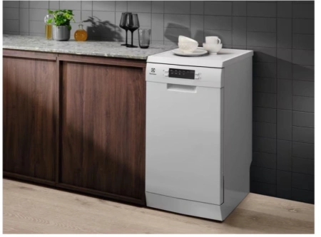 Посудомоечная машина Electrolux ESS42220SW белый (узкая)