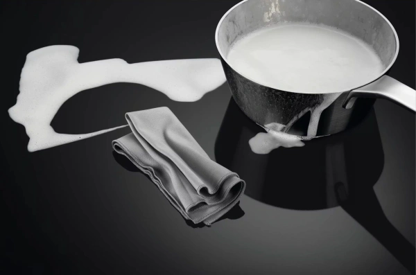 Индукционная варочная поверхность AEG IKE84471XB черный/серебристый