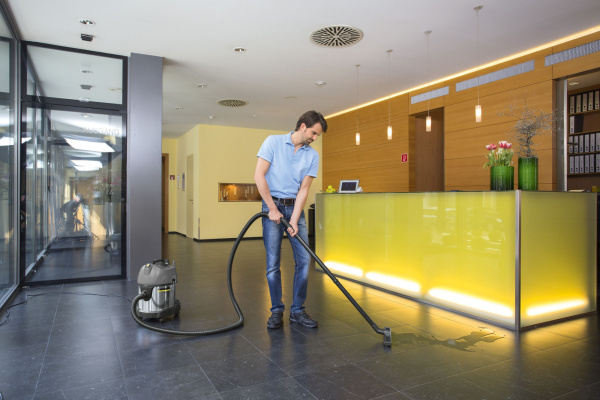 Строительный пылесос Karcher Me Classic NT 20/1 1500Вт (уборка: сухая/влажная) серый