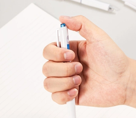 Ручка шариков. автоматическая Deli Xtream EQ42-BL белый/белый d=0.7мм син. черн. кругл. резин. манжета