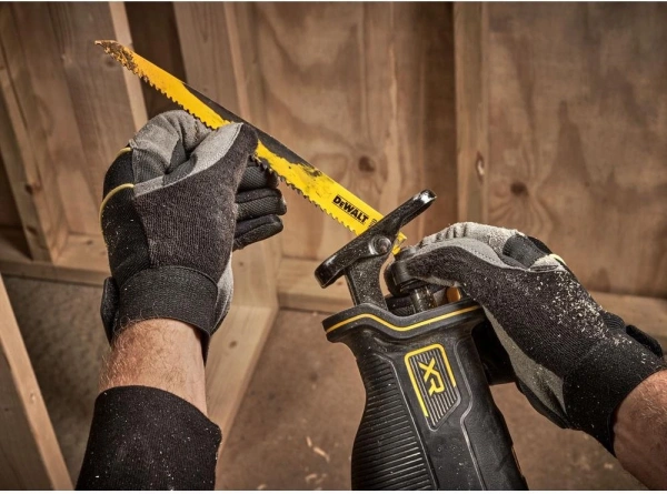 Сабельная пила DeWalt DCS382N-XJ аккум. 3200ход/мин