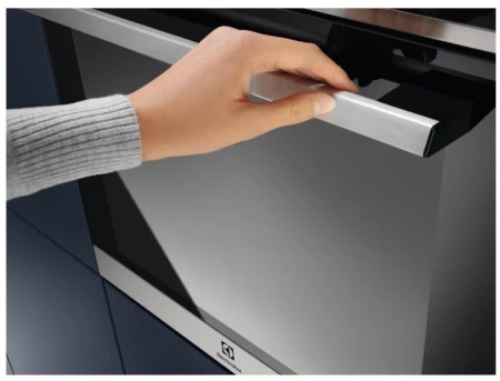 Духовой шкаф Электрический Electrolux EOE8P39WX черный/нержавеющая сталь