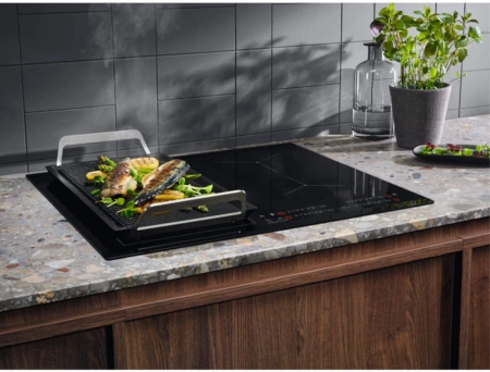 Индукционная варочная поверхность Electrolux EIV63443 черный