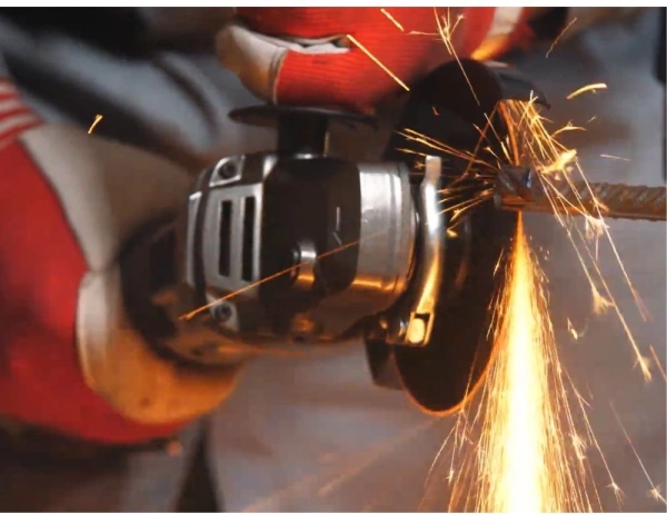 Углошлифовальная машина Интерскол УШМ-125/18ВЭ 8500об/мин рез.шпин.:M14 d=125мм жестк.кейс (684.4.1.70)