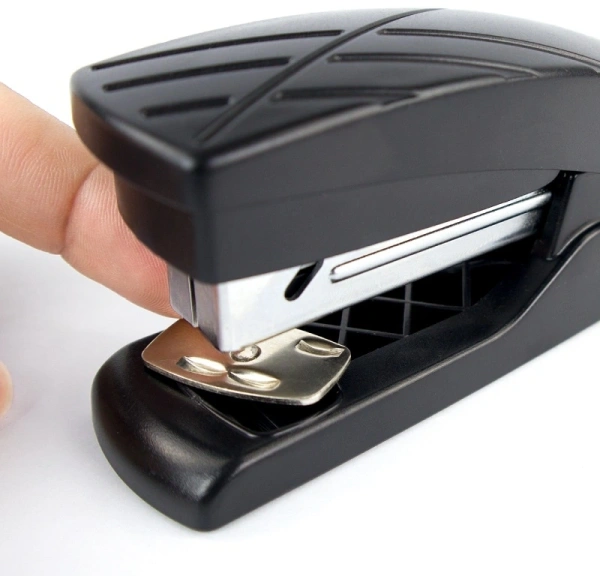 Степлер Kw-Trio 5564 Half-strip Bias 24/6 26/6 (20листов) черный 100скоб