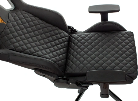 Кресло игровое Knight Outrider черный ромбик эко.кожа с подголов. крестов. металл