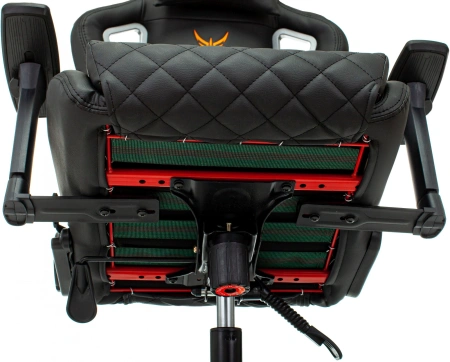 Кресло игровое Knight Outrider черный ромбик эко.кожа с подголов. крестов. металл