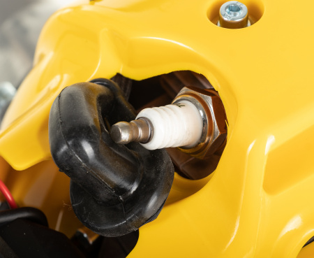 Триммер бензиновый Champion T333S-2 900Вт 1.22л.с. неразбор.штан. реж.эл.:леска/нож