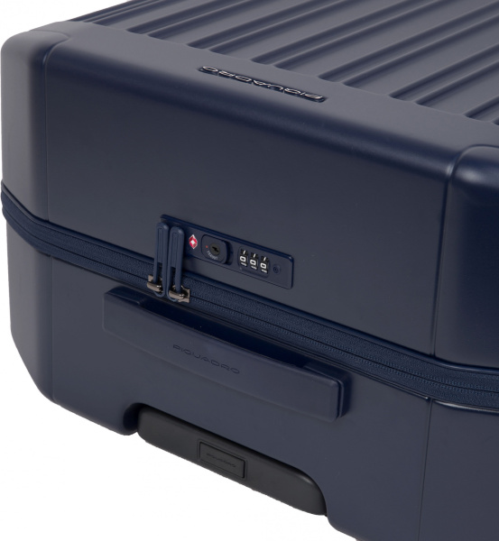 Чемодан Piquadro PQ LIGHT (BV4427PQL/BLUO) 46x69x27см 60л. 3.2кг. поликарбонат синий
