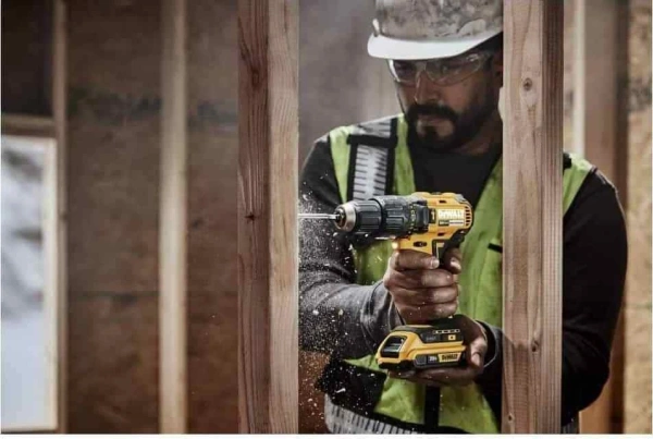 Дрель-шуруповерт DeWalt DCD778M2T-QW аккум. патрон:быстрозажимной