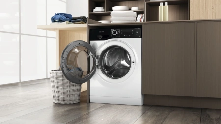 Стиральная машина Hotpoint NSD 7239 ZS VE RU класс: A-30% загр.фронтальная макс.:7кг белый инвертер