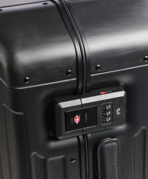 Чемодан Piquadro ALU (BV4425ALUS/N) 40x55x20см 37л. 4.590кг. алюминий/кожа черный