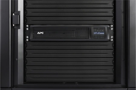Источник бесперебойного питания APC Smart-UPS SMT1000RMI2UC 700Вт 1000ВА черный