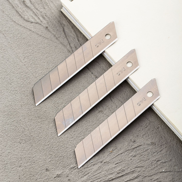 Лезвия для канцелярского ножа Deli E2011 шир.лез.18мм сталь (упак.:10шт) пласт.кор.