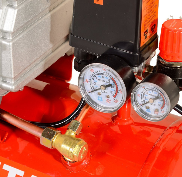 Компрессор поршневой Ресанта КП-24/260М масляный 260л/мин 24л 2000Вт красный/черный