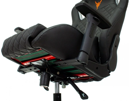 Кресло игровое Knight Outrider черный ромбик эко.кожа с подголов. крестов. металл