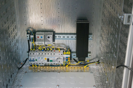 Шкаф коммутационный ЦМО (ШТВ-Н-15.6.5-4ААА-Т1) настенный 15U 600x530мм пер.дв.металл несъемн.бок.пан. 150кг серый 120град. 750мм всепогодный с вентилятором с нагревателем укомплектованный