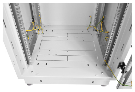 Шкаф коммутационный ЦМО (ШТК-М-22.6.6-3ААА) напольный 22U 600x600мм пер.дв.металл металл 2 бок.пан. 330кг серый 55кг 1140мм