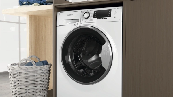 Стиральная машина Hotpoint NSD 6239 S VE RU класс: A-30% загр.фронтальная макс.:6кг белый инвертер